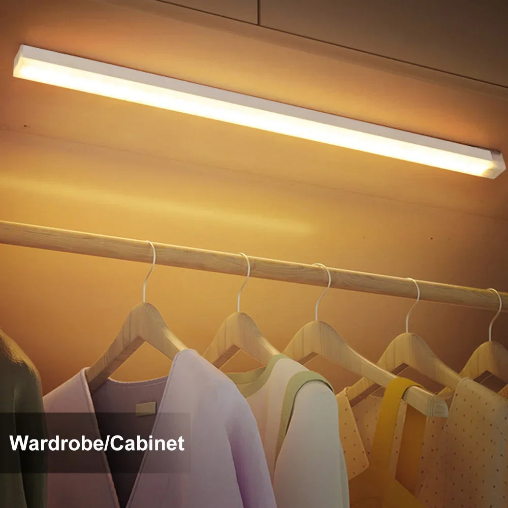 Luce LED con Sensore di Movimento – Wireless Ricaricabile USB-C per Cucina e Armadio